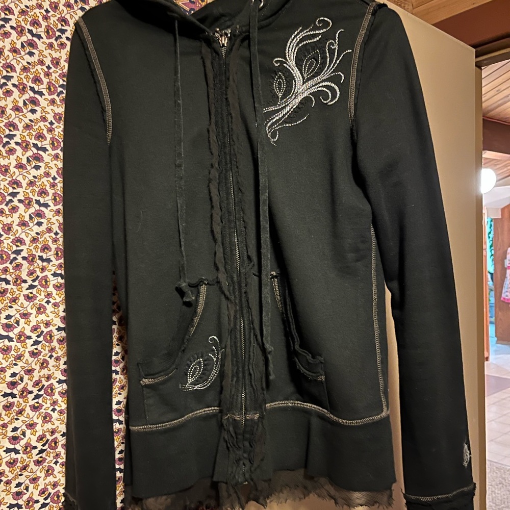 BNWOT “MISS ME JEANS” UNPLUGGED DISTRESSED HOODED SWEATSHIRT